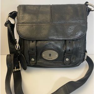 Fossil Maddox black leather crossbody with adjustable strap. Thick leather